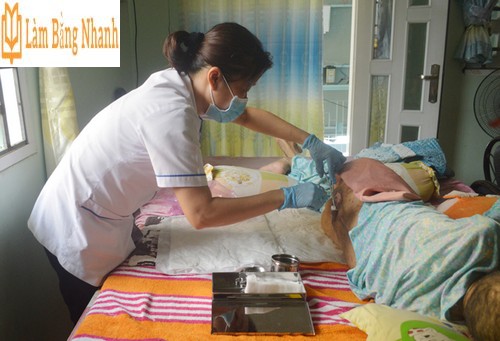 Nhân viên chăm sóc sức khỏe tại nhà chỉ với bằng 12