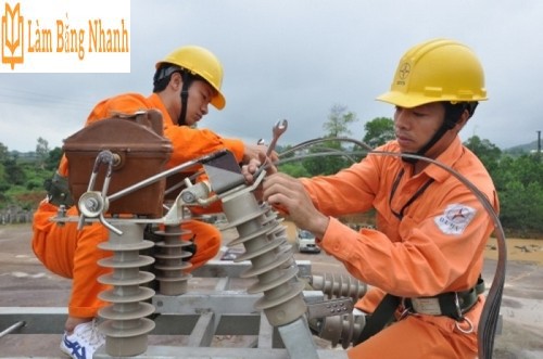 Làm thợ điện là nghề có tương lai sáng lạng