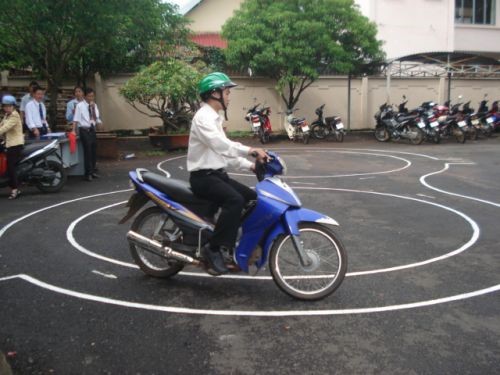 Thi Bằng Lái Xe Máy Như Thế Nào Để Đảm Bảo Đậu ?