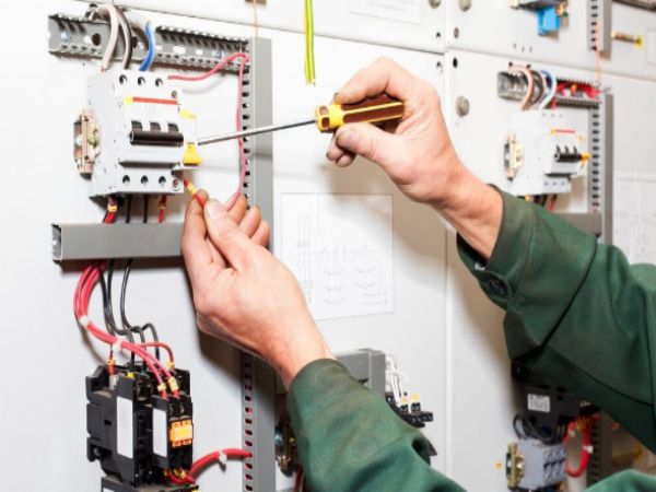 Công việc nào có thể thực hiện khi có chứng chỉ nghề điện?