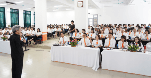 Bằng Đại Học Trường Tư Có Giá Trị Không? Có Dễ Xin Việc?