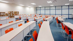 Bằng Đại Học Trường Tư Có Giá Trị Không? Có Dễ Xin Việc?