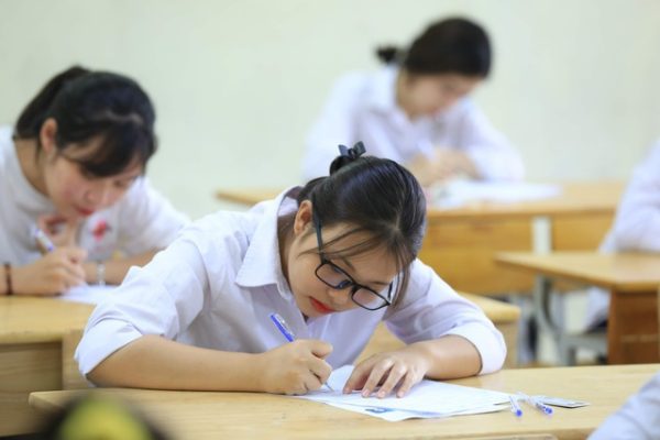 Làm Bằng Cấp 3 Phôi Thật Kèm Học Bạ Giá Rẻ Và Uy Tín